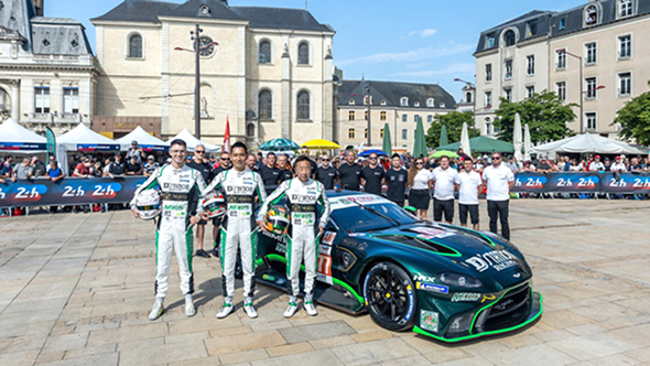 D’station Racingチームメンバーの写真