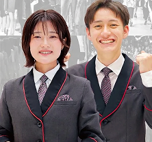 以前の制服を着用したスタッフ