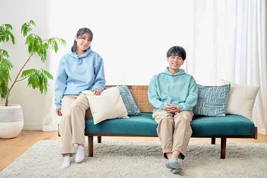 新ユニフォームのパーカを着用した写真